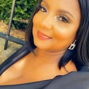 Meet your Posher, Loraye